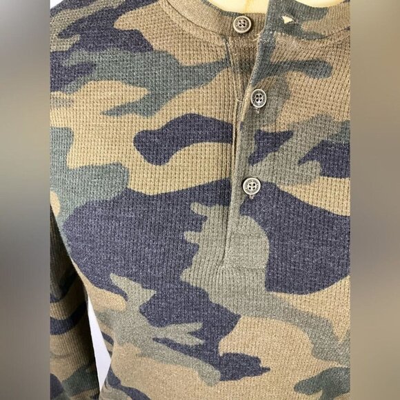 NWT FRYE AND CO Long Sleeve Henley Waffle Green Brown Camo Cotton Poly Men’s SM - Picture 2 of 10